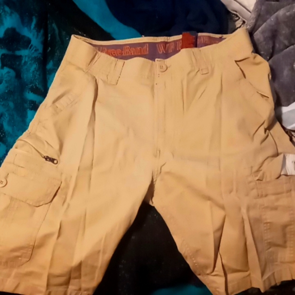 Kahki collor cargo shorts